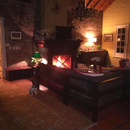 The Polo House Bed & Breakfast Пилар Екстериор снимка