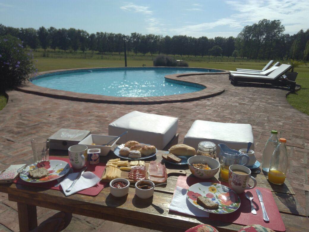 The Polo House Bed & Breakfast Пилар Екстериор снимка